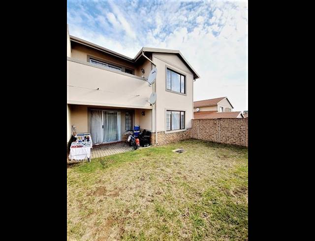 2 BEDROOM APARTMENT FOR SALE IN HALFWAY GARDENS